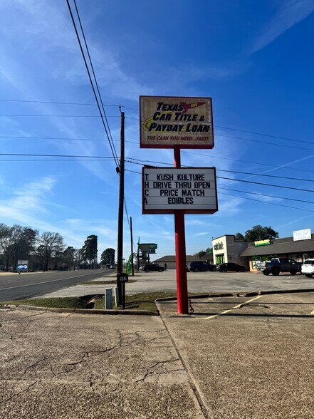 More Photos Of 902 W Panola St, Carthage Freestanding For Lease