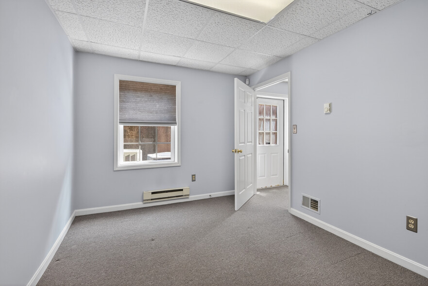 More Photos Of 519 Darby Creek Rd, Lexington Office For Sale