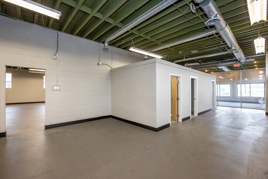 More Photos Of 1728 W 16th St, Indianapolis General Retail For Lease