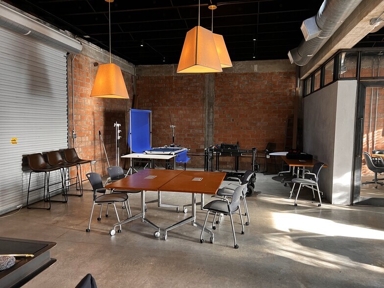 More Photos Of 1101 S Roosevelt Ave, San Antonio Storefront Retail Office For Sale