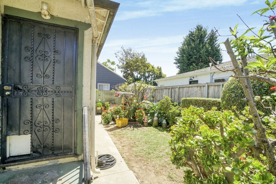 More Photos Of 1134 Marco Pl, Venice Multifamily For Sale