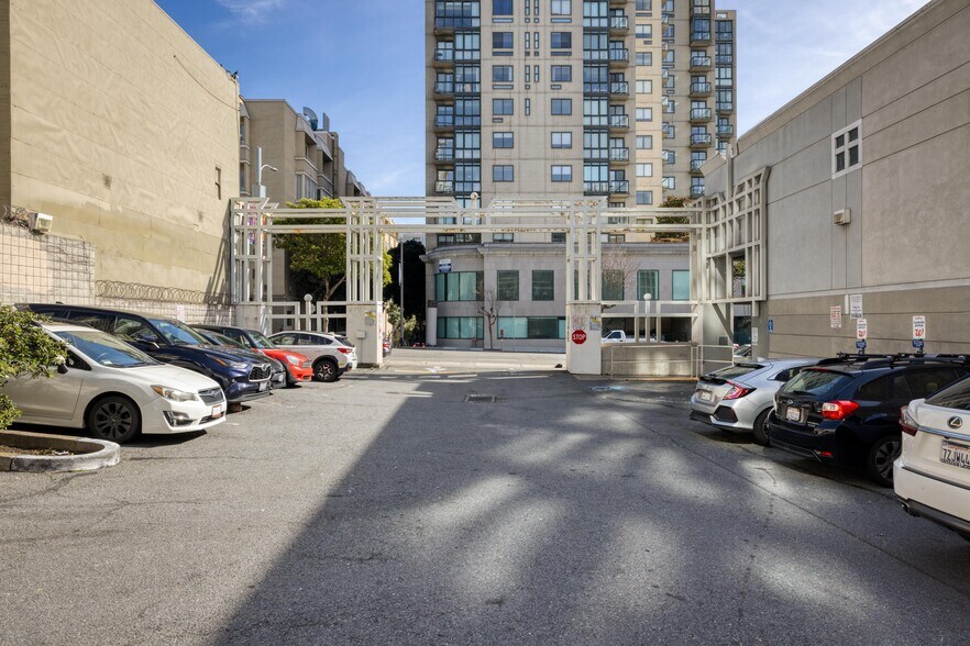 More Photos Of 1314 Post St, San Francisco Drugstore For Lease