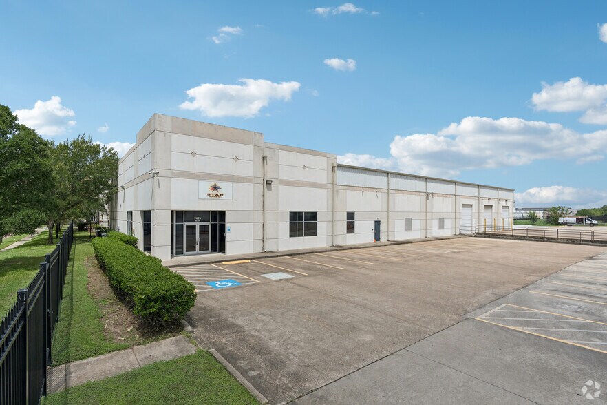 More Photos Of 7425 Major St, Houston Warehouse For Lease