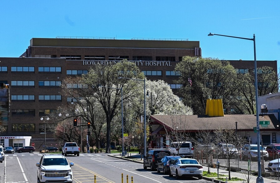 More Photos Of 700 V St NW, Washington Restaurant For Lease