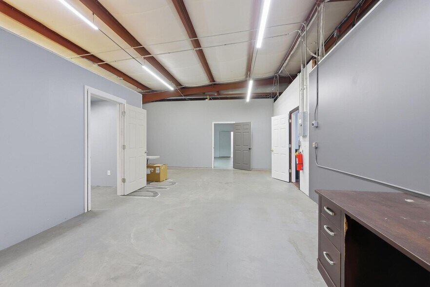 More Photos Of 623 Pleasant St, Lake Helen Flex For Lease