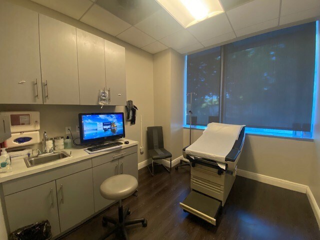 More Photos Of 21550 Biscayne Blvd, Aventura Medical For Lease