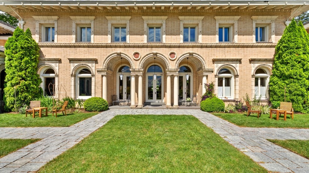 More Photos Of 11 Hawthorne Rd, Lenox Hotel For Sale