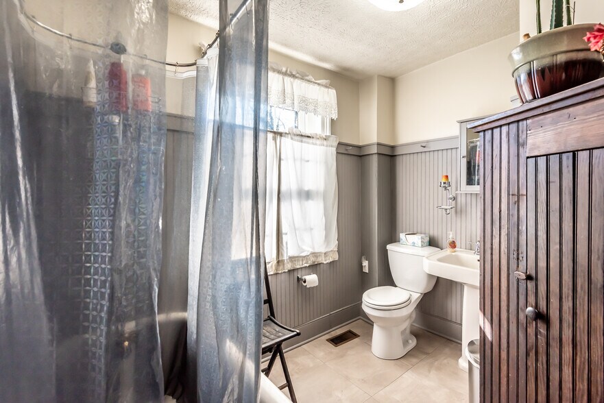 More Photos Of 129 N Main St, Waynesville Specialty For Sale