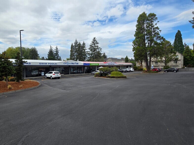 More Photos Of 10325 SW Canyon Rd, Beaverton Restaurant For Lease
