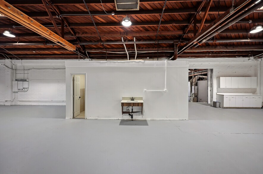 More Photos Of 2529 Chambers St, Vernon Warehouse For Lease