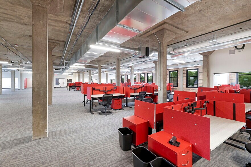 More Photos Of 540 N Broadway, Green Bay Office For Lease