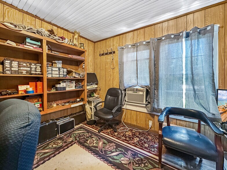 More Photos Of 1505 S Hwy 95A, Cantonment Freestanding For Sale