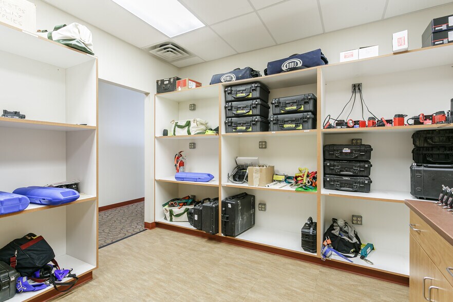 More Photos Of 636 W Washington St, Geneva Office For Sale