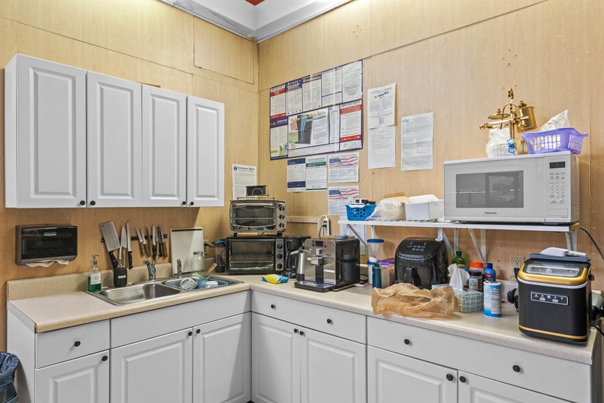 More Photos Of 162 W Plant St, Winter Garden General Retail For Lease