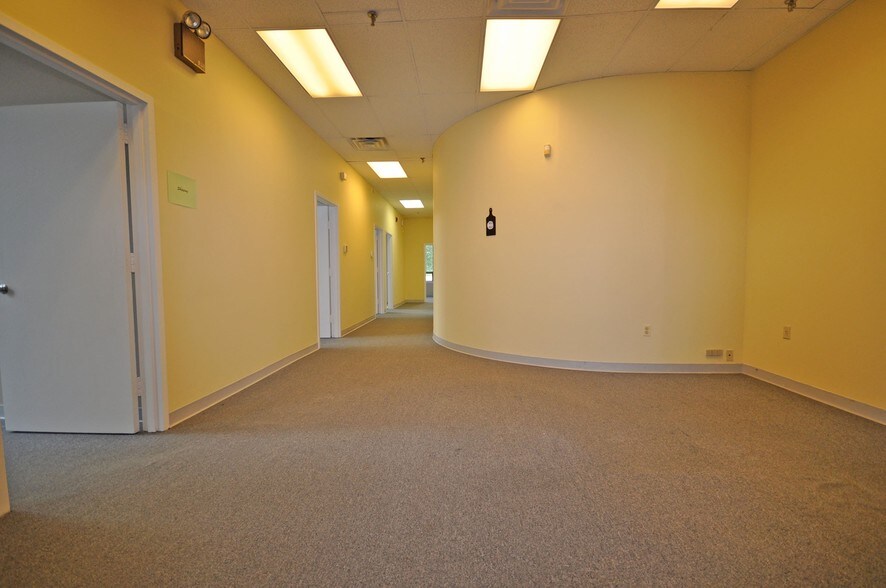 More Photos Of 347 Elizabeth Ave, Somerset Office For Lease