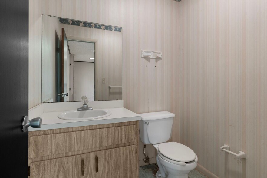 More Photos Of 377 Highway 40 W, Inglis Flex For Sale