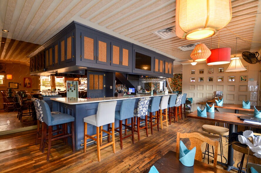More Photos Of 304 W Cannon St, Fort Worth Restaurant For Sale