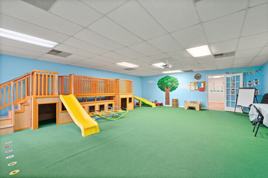 More Photos Of 1990 NW In-337, Corydon Medical For Sale