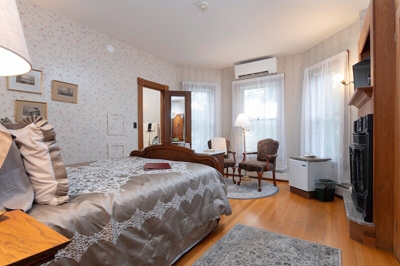 More Photos Of 86 Main St, Ludlow Hospitality For Sale