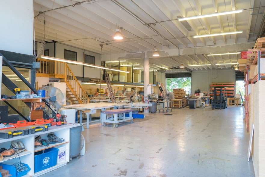 More Photos Of 2169 10th St, Sarasota Warehouse For Sale