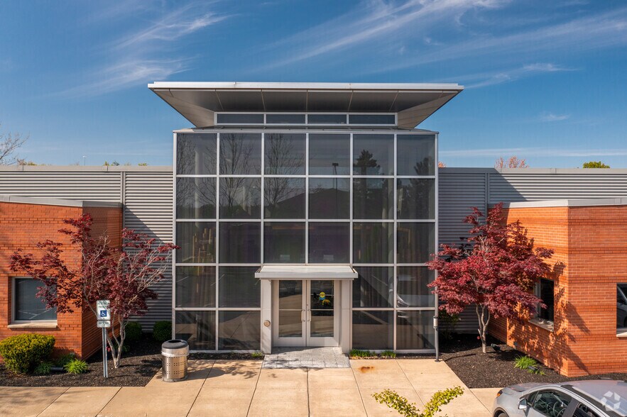 Primary Photo Of 4601 Executive Center Pky, Saint Peters Medical For Sale