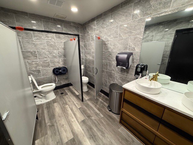 More Photos Of 2007 Yosemite Blvd, Modesto Office For Lease