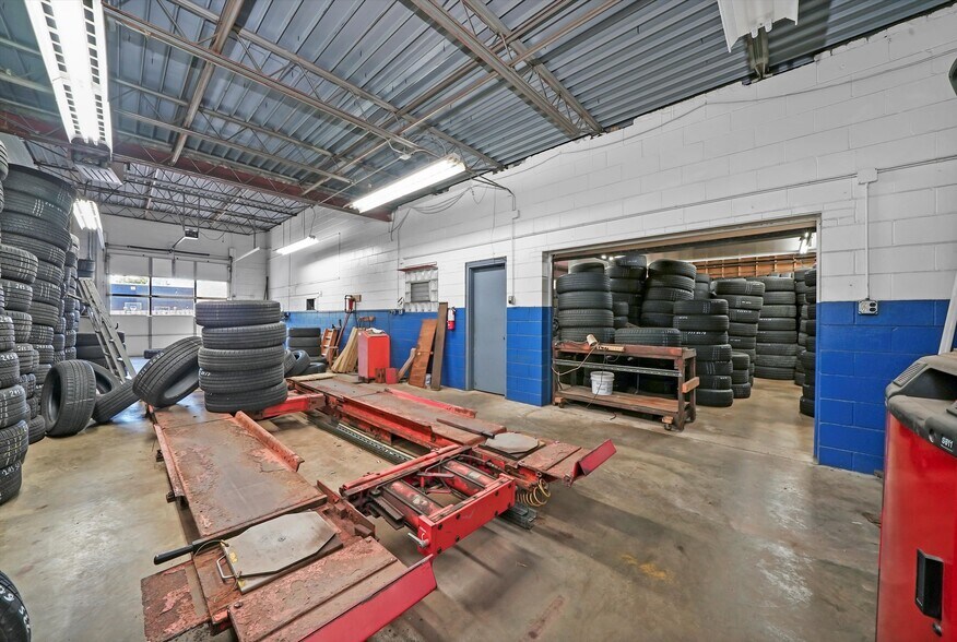 More Photos Of 108 S Batavia Ave, Batavia Auto Repair For Sale