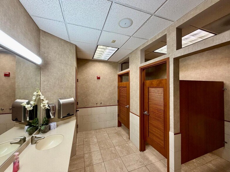 More Photos Of 701 Exposition Pl, Raleigh Medical For Lease
