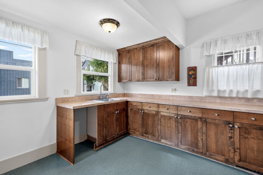 More Photos Of 8606 SE 17th Ave, Portland Office For Lease