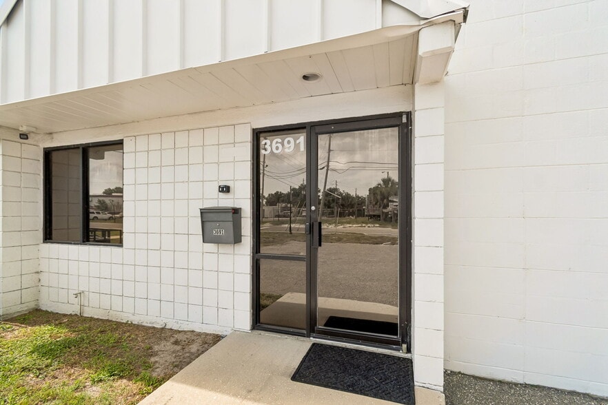 More Photos Of 3667-3691 46th Ave N, Saint Petersburg Warehouse For Sale