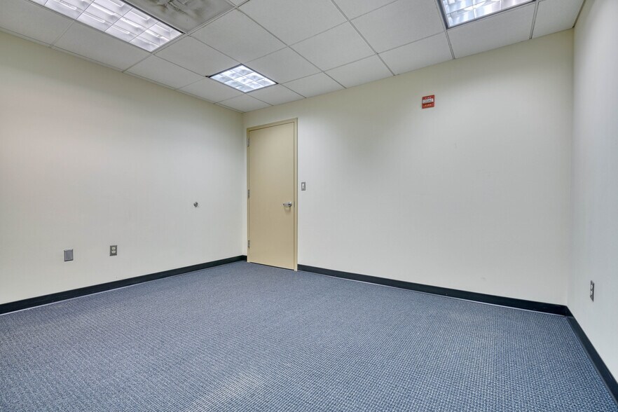 More Photos Of 438 N Frederick Ave, Gaithersburg Medical For Sale