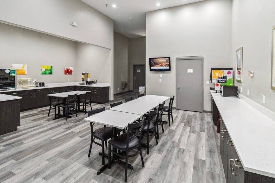 More Photos Of 17550 Northwest Fwy, Houston Hotel For Sale