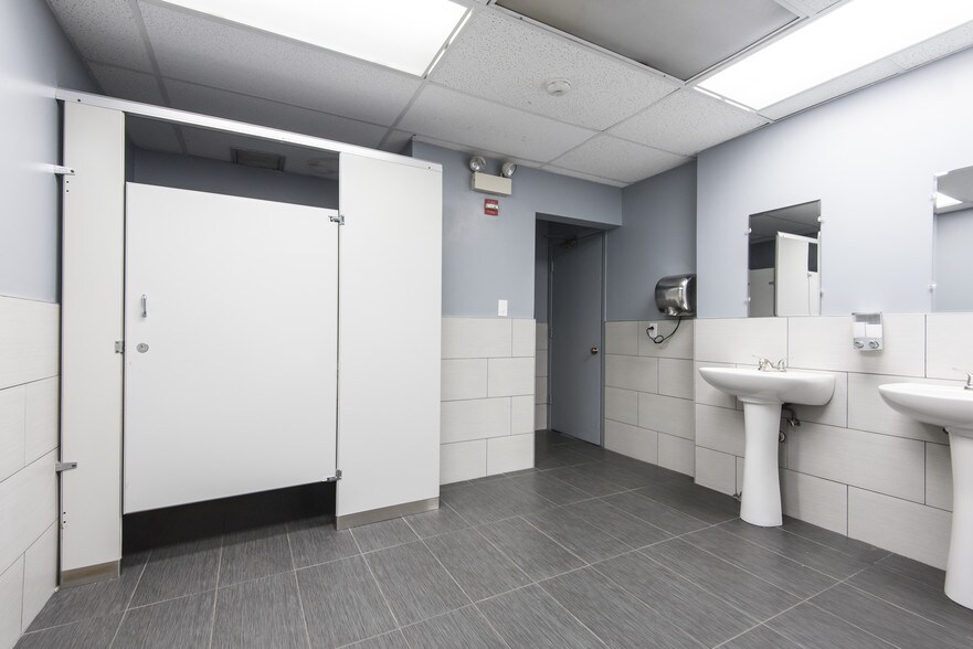 More Photos Of 211 W Chicago Ave, Hinsdale Office For Sale