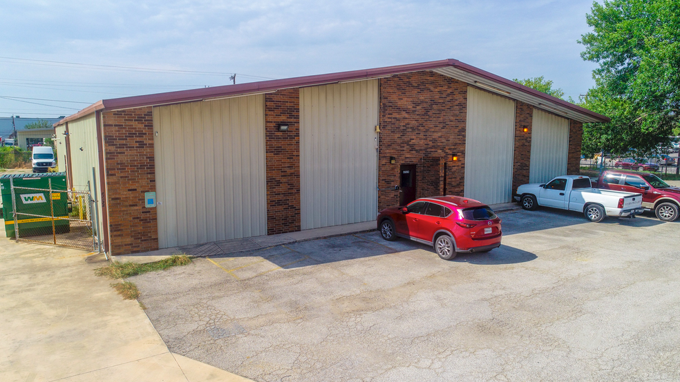 Primary Photo Of 4702 Dodge St, San Antonio Warehouse For Lease