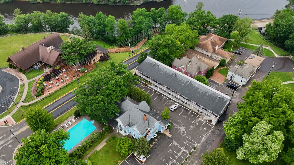 Primary Photo Of 910 River Rd, Wisconsin Dells Hotel For Sale