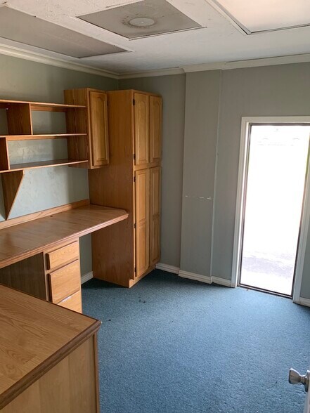 More Photos Of 12841 Highway 90, Beaumont Warehouse For Lease