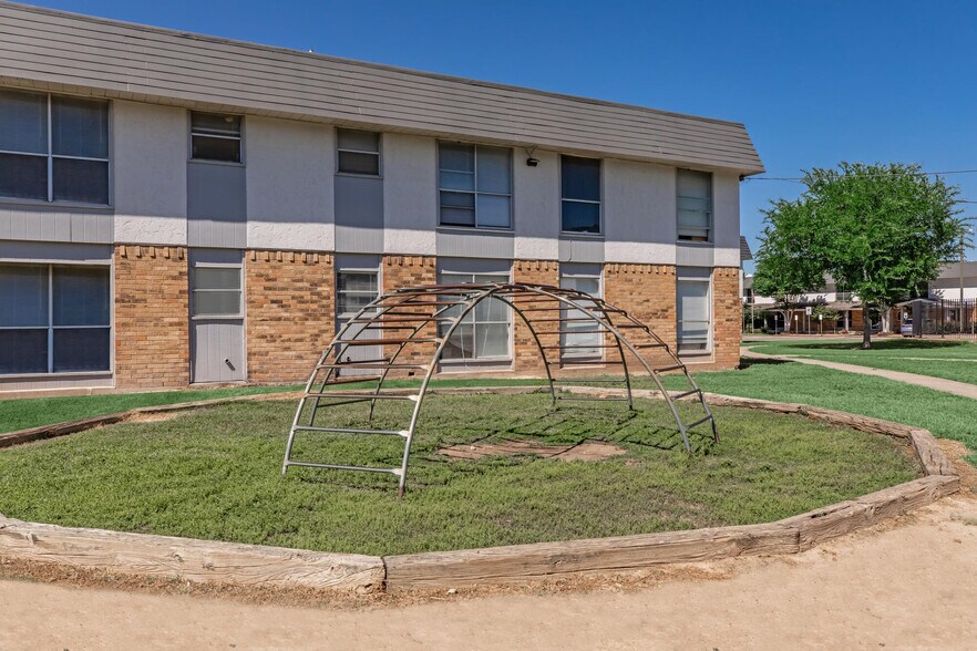 More Photos Of 2929 Rigsby Ave, San Antonio Apartments For Sale