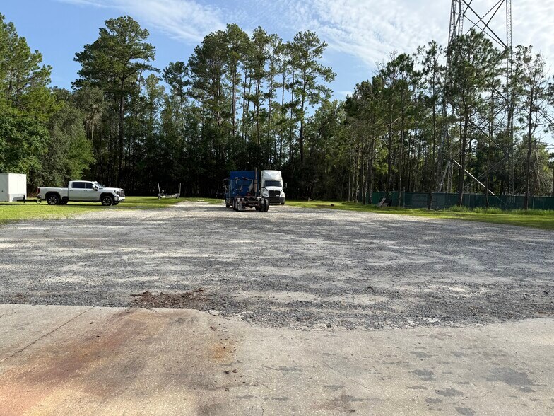 More Photos Of 64 Sleepy Hollow Rd, Middleburg Warehouse For Lease