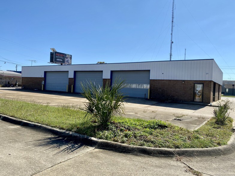 More Photos Of 1560 Fairfield Dr, Pensacola Auto Repair For Sale