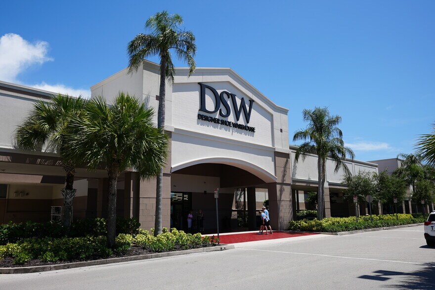 More Photos Of 5010-5066 Airport Pulling Rd N, Naples Storefront For Lease