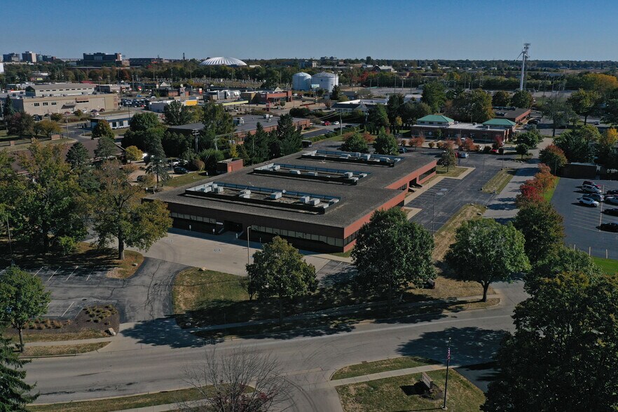 More Photos Of 2110 Fox Dr, Champaign Office For Sale