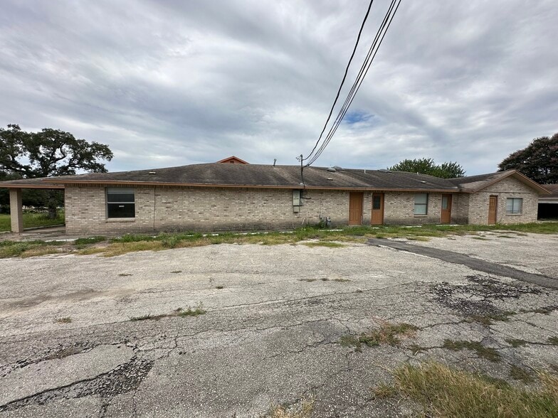 More Photos Of 6628 Crestway Dr, San Antonio Flex For Sale