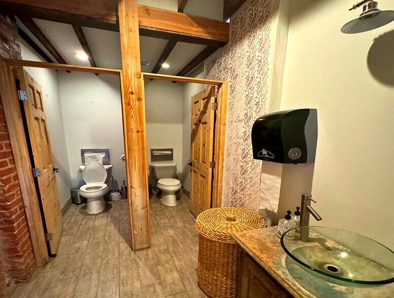 More Photos Of 1827 Hope St, Los Angeles Warehouse For Lease