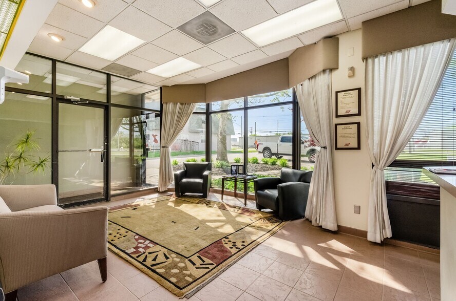 More Photos Of 2860 Fisher Rd, Columbus Unknown For Lease