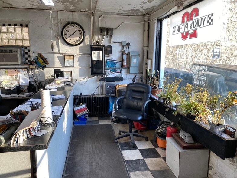 More Photos Of 20 Grayrock Rd, Scarsdale Light Manufacturing For Sale