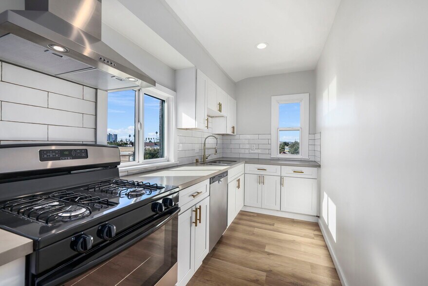 More Photos Of 1827 E 4th St, Long Beach Apartments For Sale