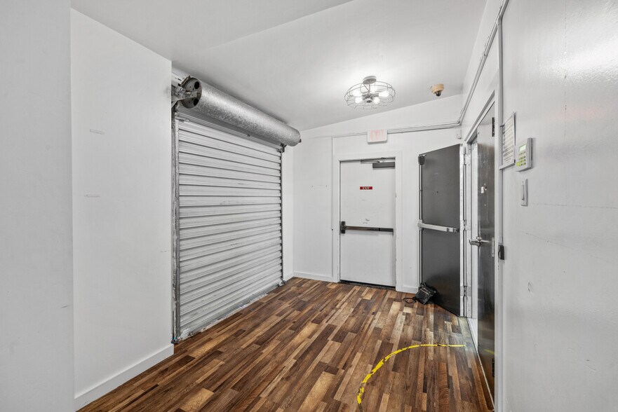 More Photos Of 840 N Cloverdale Blvd, Cloverdale Convenience Store For Sale