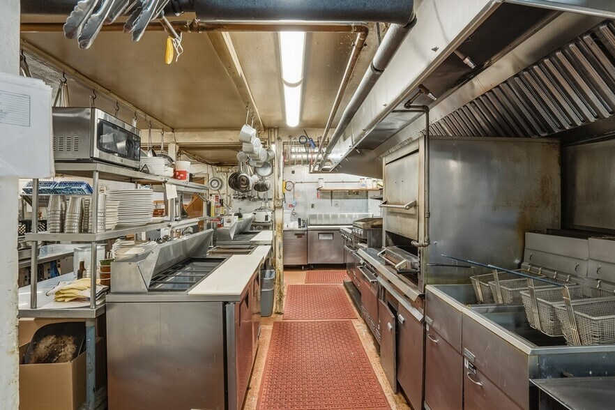 More Photos Of 650 N Main St, Sheffield Restaurant For Sale