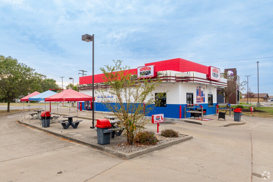 More Photos Of 1599 N Morton St, Franklin Fast Food For Lease