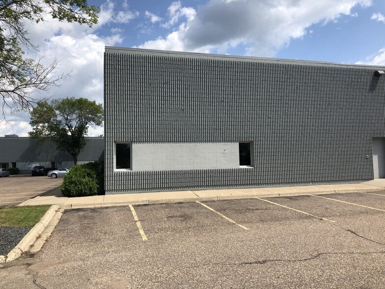 More Photos Of 2506-2526 Northland Dr, Mendota Heights Warehouse For Lease